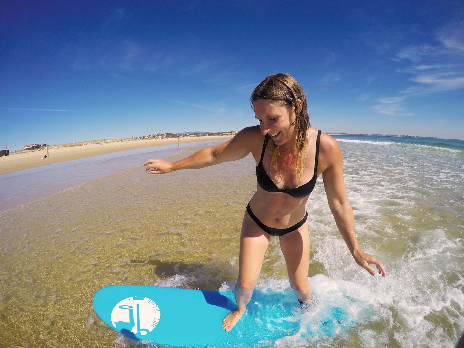 picture nicky raven surfing